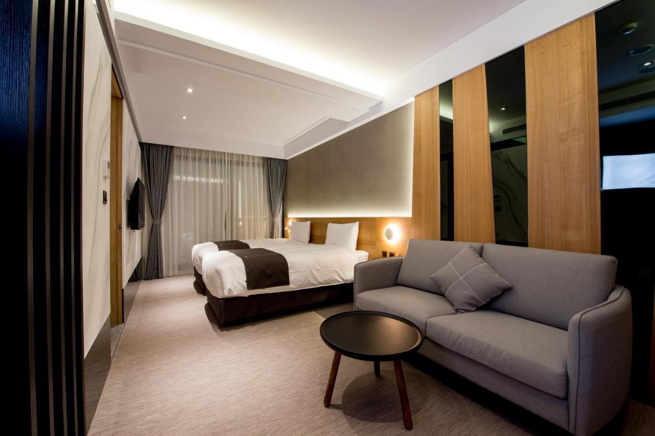 He-Jia Hotel Miaoli Extérieur photo