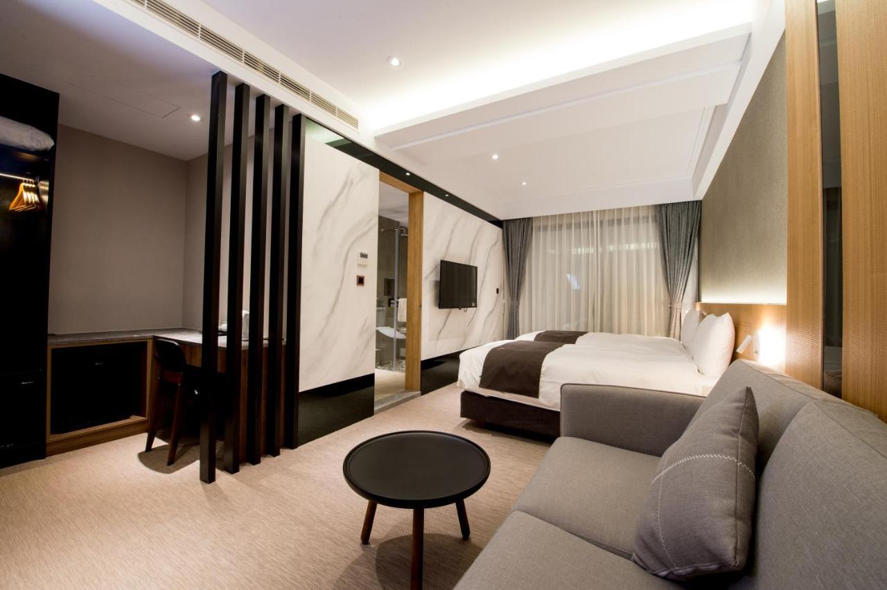 He-Jia Hotel Miaoli Extérieur photo