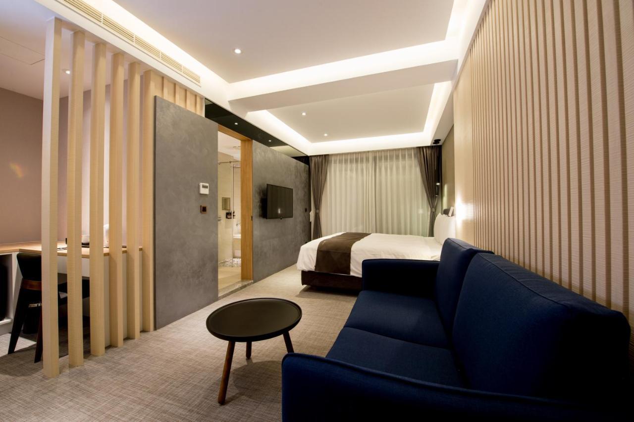 He-Jia Hotel Miaoli Extérieur photo