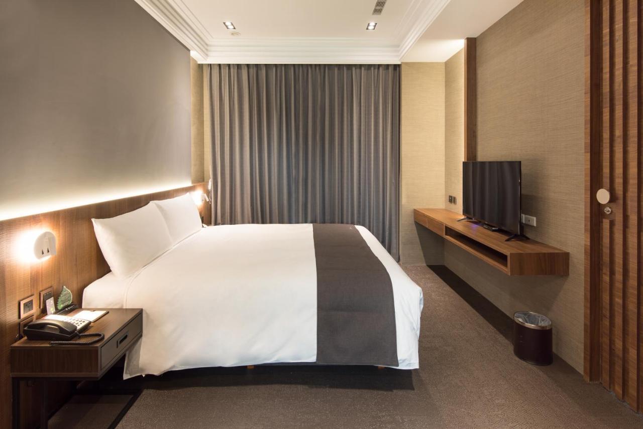He-Jia Hotel Miaoli Extérieur photo